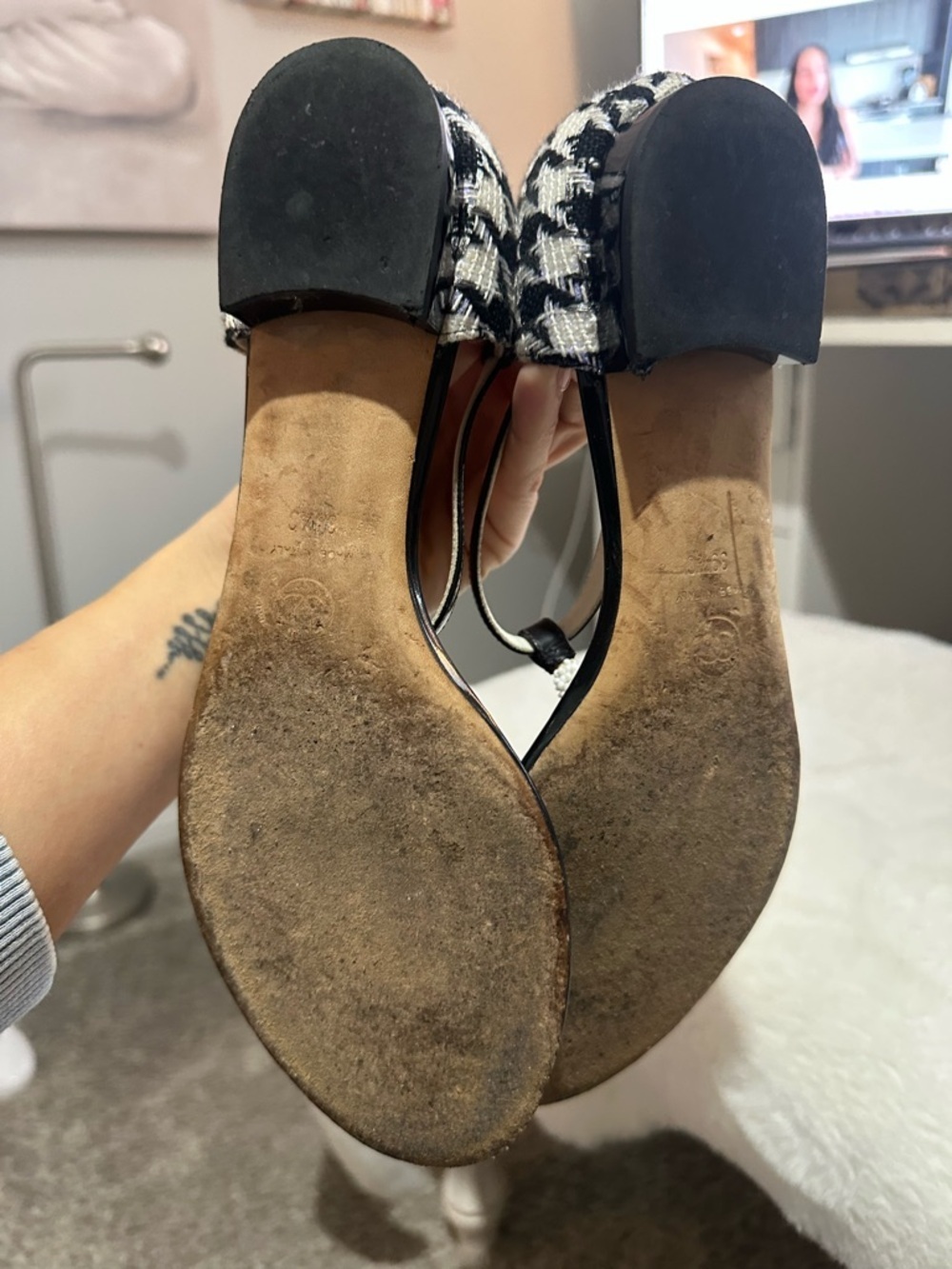 Chanel Beaded T-Strap Sandals Size 39.5C Black White Tweed Patent - Picture 11 of 12